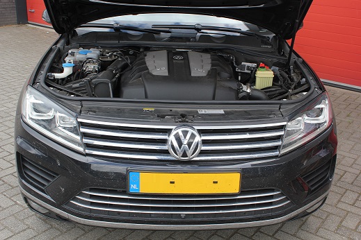 Rijervaring Chiptuning Volkswagen Touareg 3.0 V6 TDi 262 Pk Voorkant